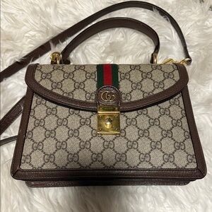 Used Authentic Gucci Padlock GG Supreme Medium Top Handle Bag.